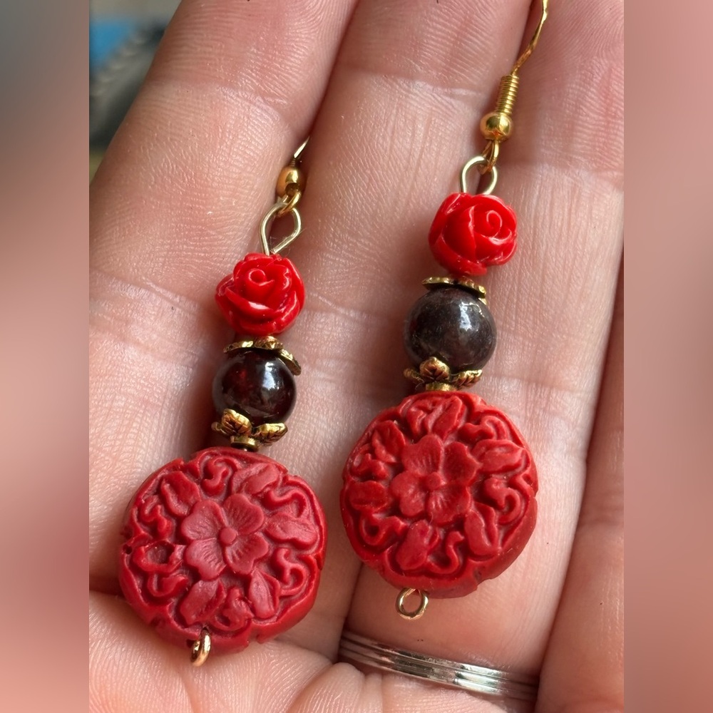 ARTISAN NWT Hand Crafted Carved Red Cinnabar Garnet Dangle Earrings 925 Hooks🌹